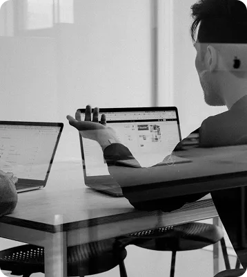 People collaborating with AI knowledge systems